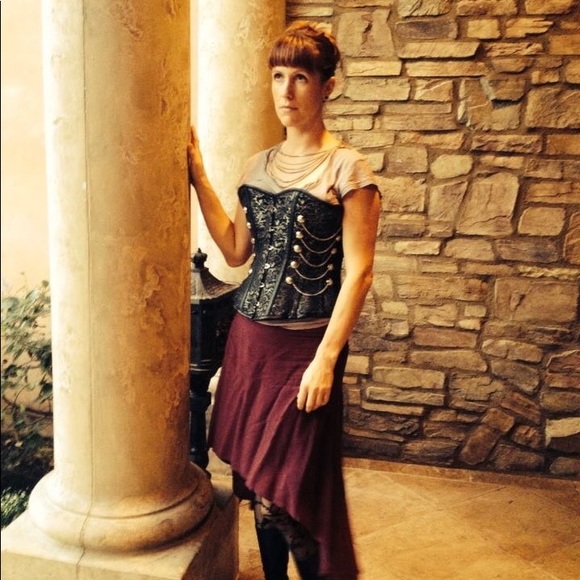 Women’s Steel boned Corset. - Picture 3 of 3